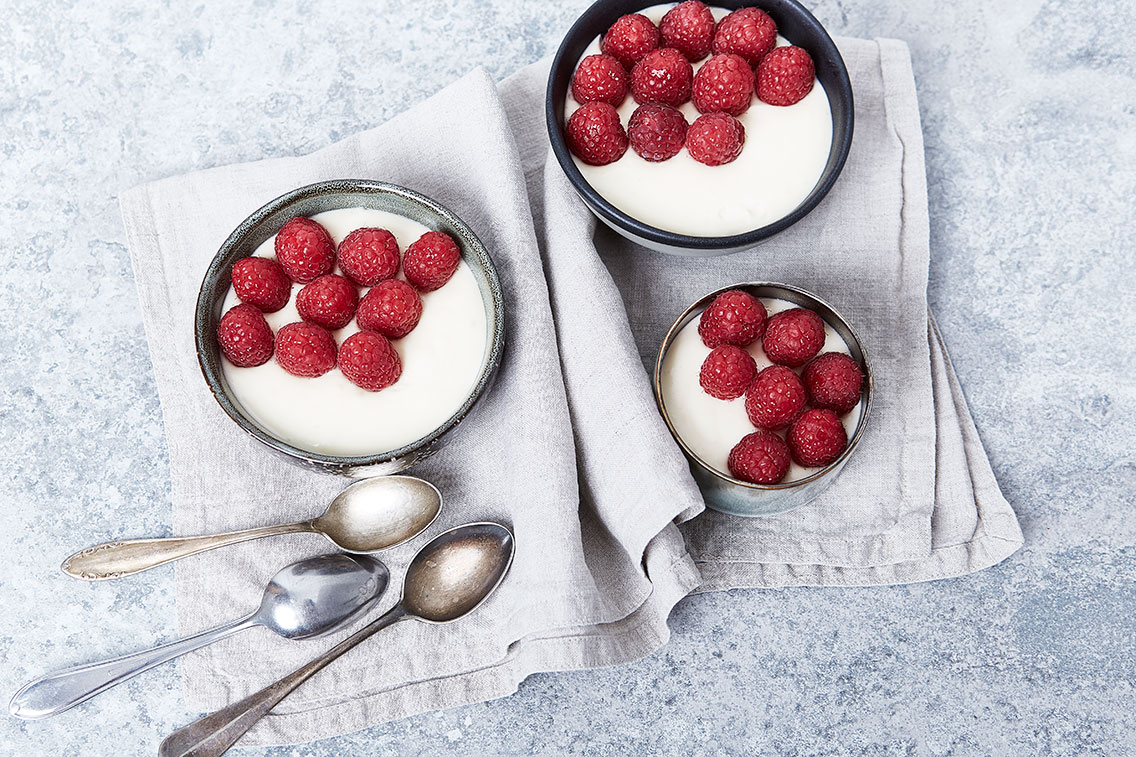 White Chocolate Mousse Made of Aquafaba with Raspberries Recipe | Panasonic Experience Fresh