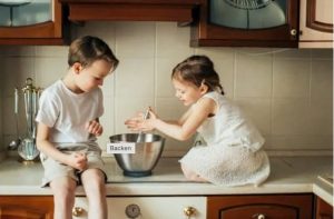 Backen mit Kindern: Für viel Familienspaß in der Küche