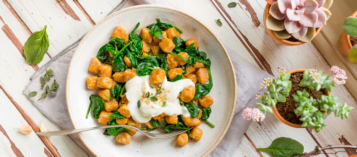 GNOCCHI di PATATE DOLCI Vegan, SALSA di CAVOLFIORE e Spinaci