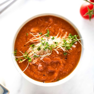 Sopa espesa de tomate vegana