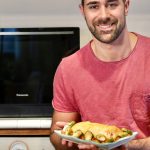 Roll di vitello in crosta con cavoletti e zucca