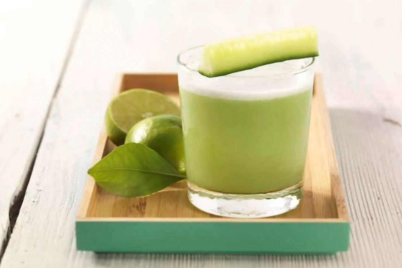 Erfrischender Saft mit Apfel, Gurke & Limette