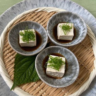 Japanisch kochen: gedämpfter Tofu mit Ponzu Soße