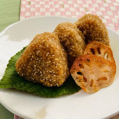 Japanisch snacken: Yaki Onigiri - japanische Reisbällchen